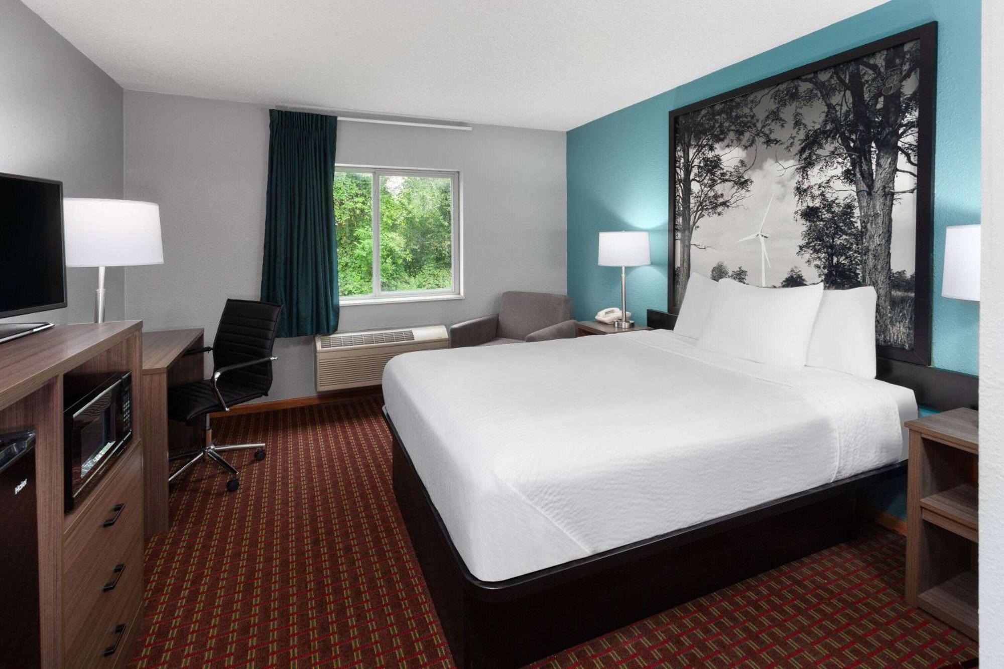 Super 8 By Wyndham Mchenry Fox Lake Area Bagian luar foto